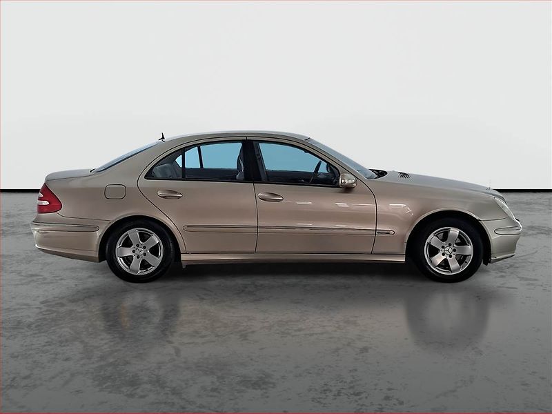 Mercedes-Benz Třídy E (2002) E 320 , Automat, po STK, Tažné - fotka 6 z 18