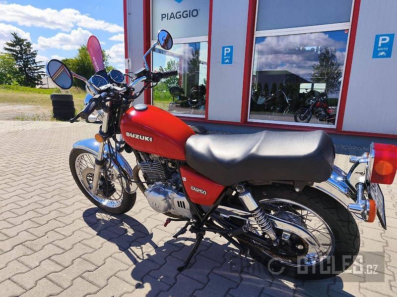 Suzuki GN 250 (1993) - fotka 3 z 10