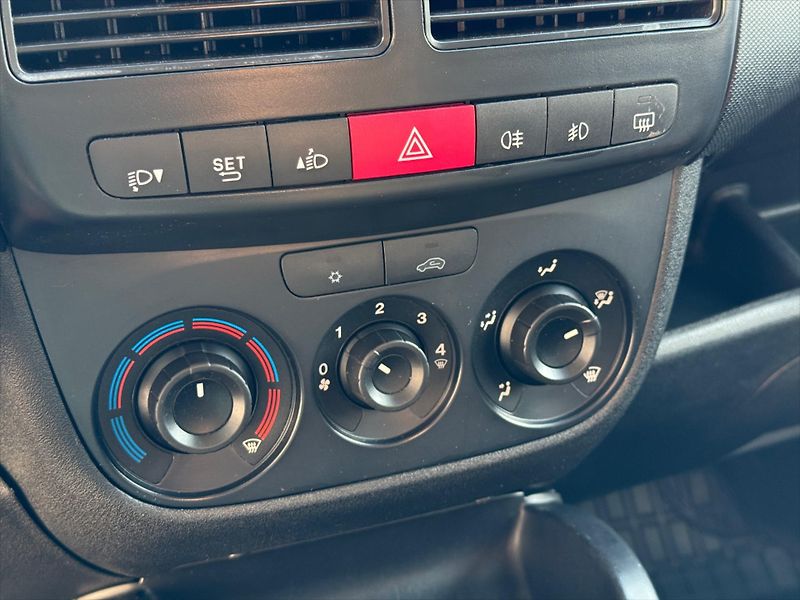 Opel Combo 1,4 - fotka 7 z 11