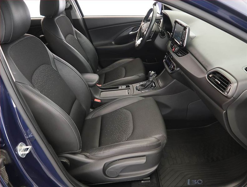 Hyundai i30 (2019) Style 1.6 CRDi, Automat - fotka 9 z 23