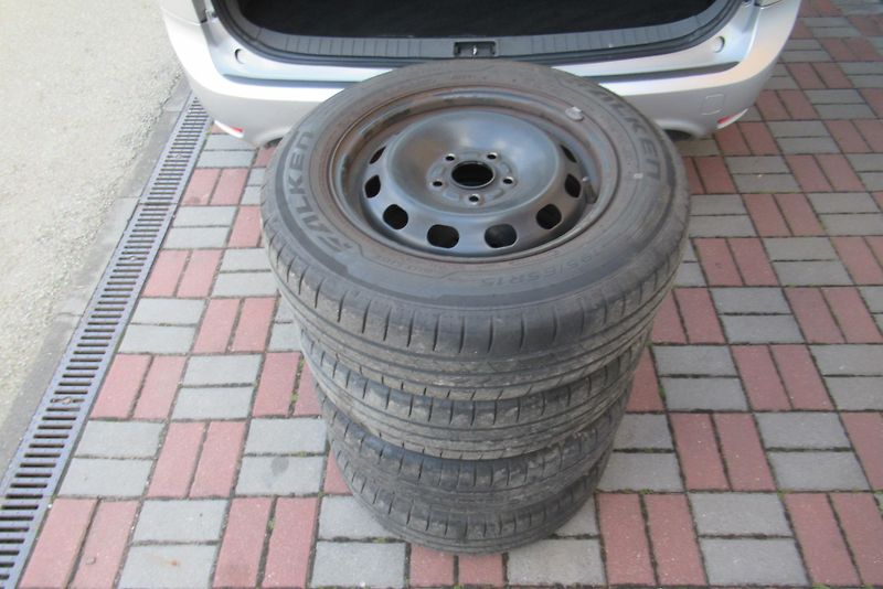 Ford Focus 1.4i KLIMA SADA KOL - fotka 17 z 21