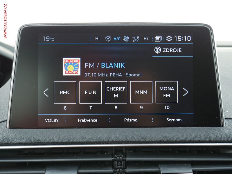 Peugeot 3008 (2019) 1.5 HDi, Allure, navi, kamera - fotka 15 z 17