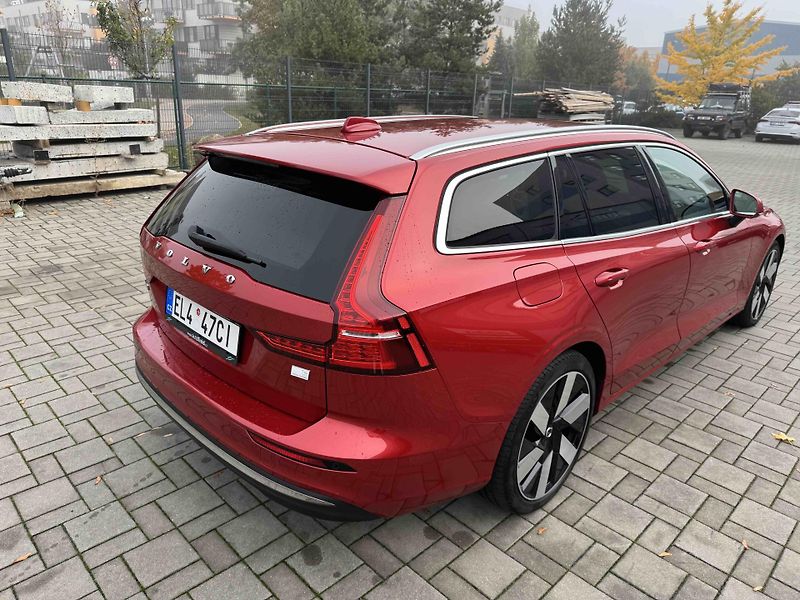 Volvo V60 (2024) VOLVO V60 T6 PHEV - fotka 5 z 23
