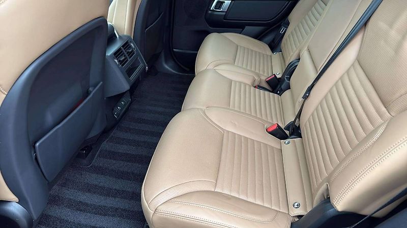 Land Rover Discovery R-Dynamic 3.0l MHEV AWD 8AT (2 - fotka 28 z 46