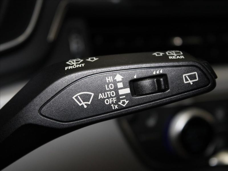 Audi A4 2,0 40TDi S-Line 56tkm. 1.maj. - fotka 18 z 22
