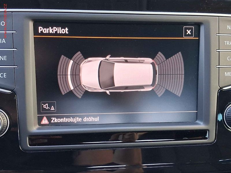 Volkswagen Golf (2016) 2.0 TDi, Allstar, DSG, navi - fotka 17 z 18
