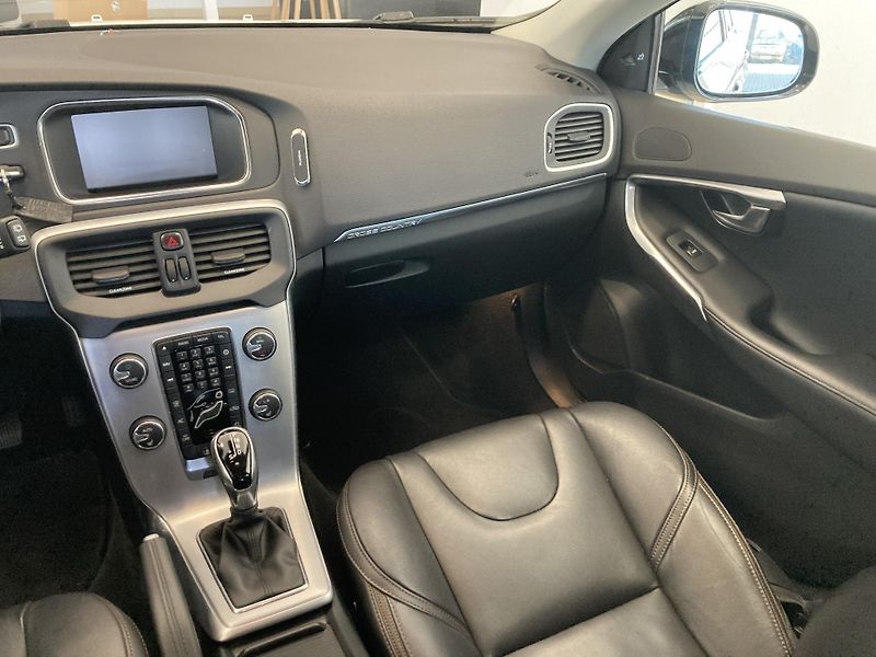 Volvo V40 CROSS COUNTRY T4  - REZERVACE - fotka 14 z 43