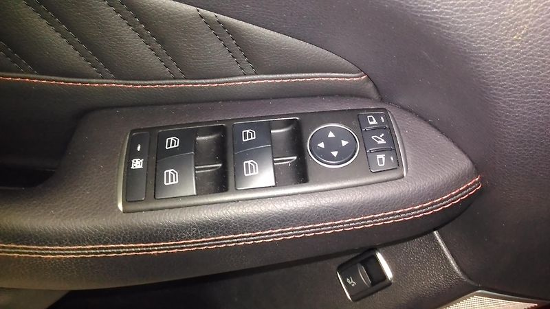 Mercedes-Benz GLE (2015) 450I,270KW,LED,PANOR.ALU r.21 - fotka 21 z 36