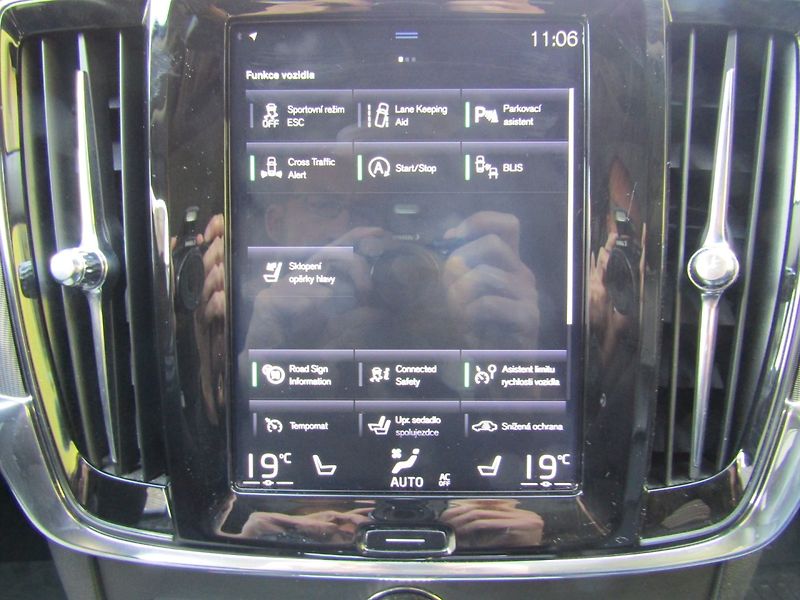 Volvo V90 (2018) D5 AWD POLESTAR 173kW - fotka 36 z 43