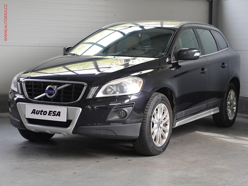 Volvo XC60 (2010) 2.4D 4x4, ČR, Xenon, park - fotka 3 z 20
