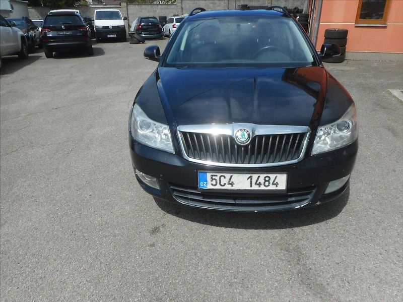 Škoda Octavia 1,6 TDi - fotka 2 z 32