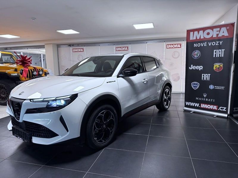 Alfa Romeo Junior (2026) Speciale 156k Elettrica 54 kWh - fotka 3 z 20