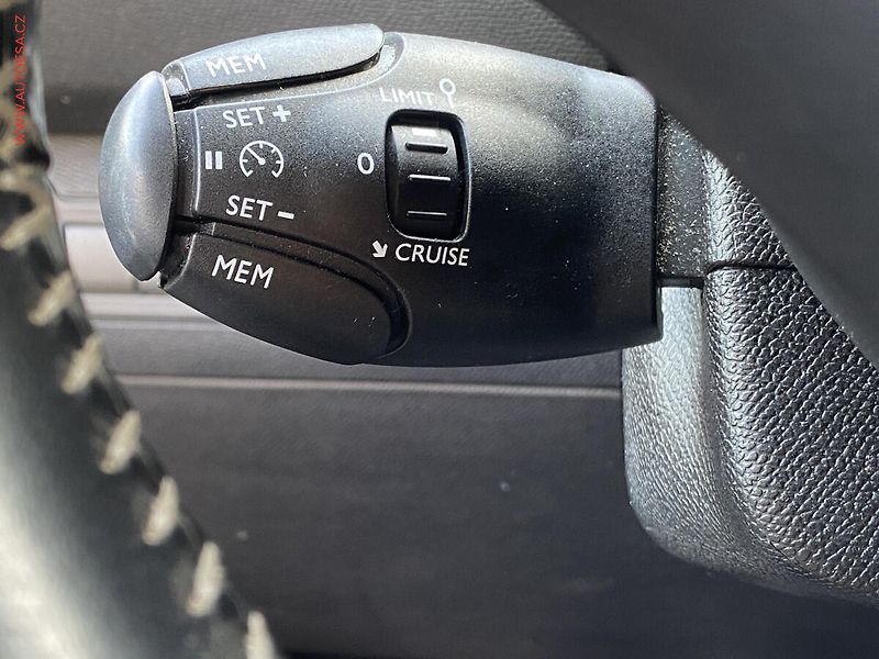 Peugeot 308 (2018) 1.5 HDi, Allure, panor, navi - fotka 14 z 17
