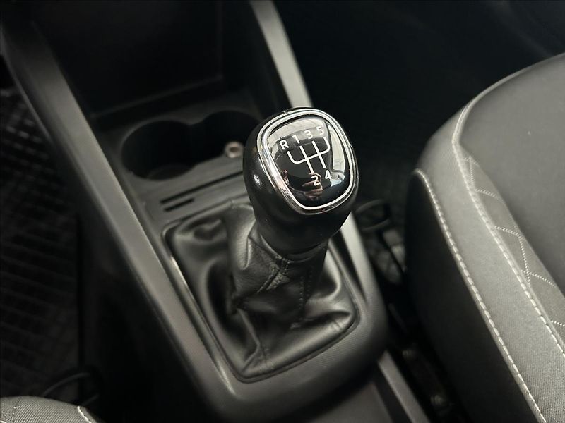 Škoda Fabia 1,0   TSI 70kW,SERVISKA,PŮVOD - fotka 18 z 23