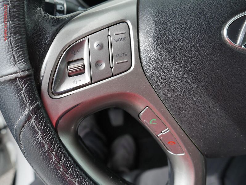 Hyundai ix35 (2012) 2.0 CRDi, ČR, AC, TZ, park - fotka 12 z 23