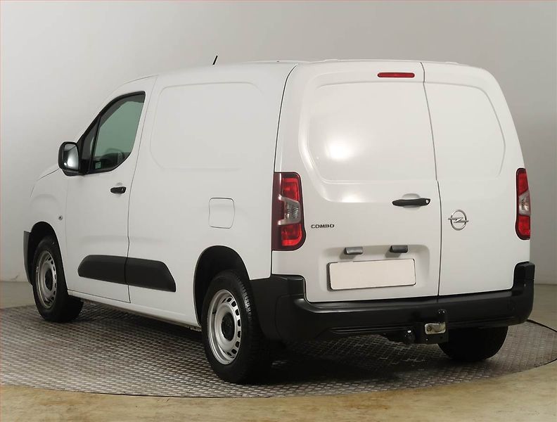Opel Combo (2023) 1.2 Turbo, ČR, DPH - fotka 4 z 15