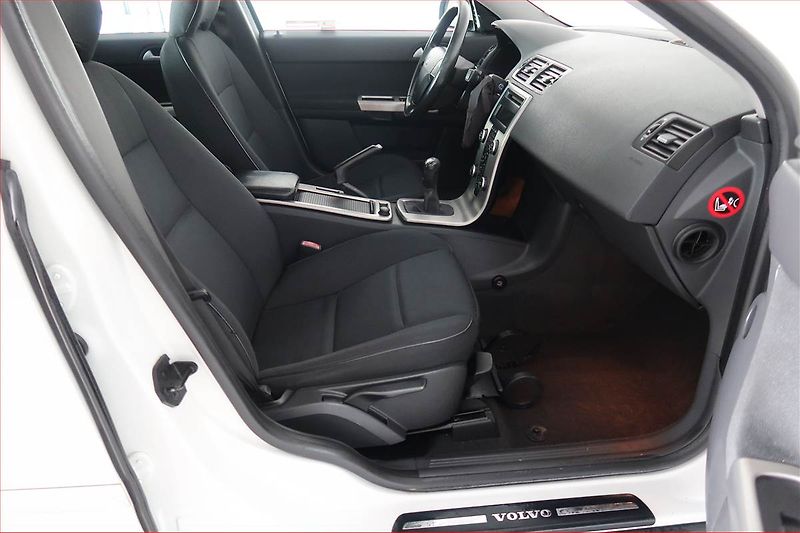 Volvo S40 (2008) 2.0 D, po STK, pěkný stav - fotka 9 z 15