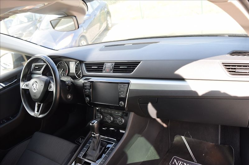 Škoda Superb 2,0 TDI 110KW NÍZKÉ KM DSG - fotka 22 z 50