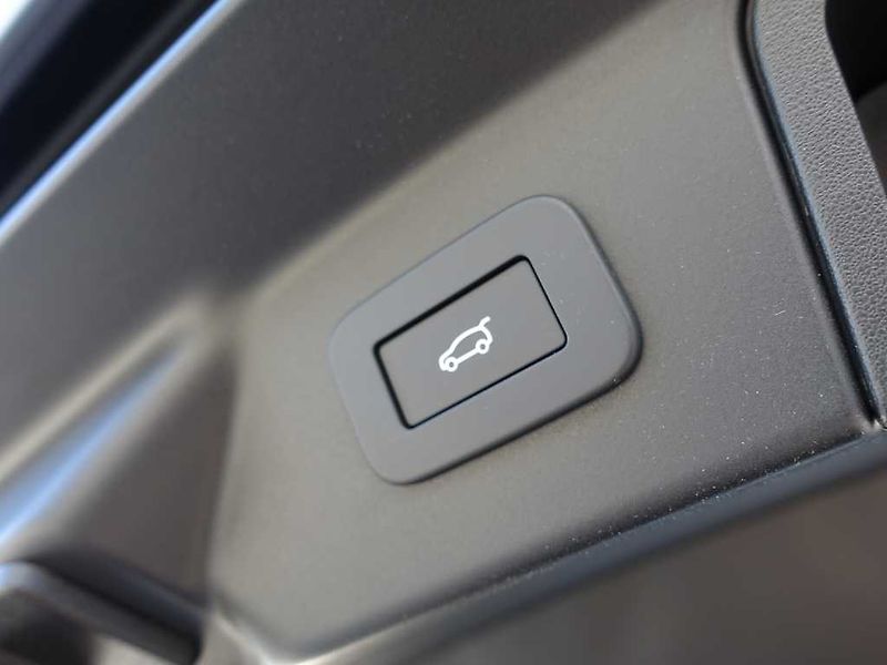 Land Rover Range Rover Velar 3,0  Dynamic SE D300 - fotka 35 z 38