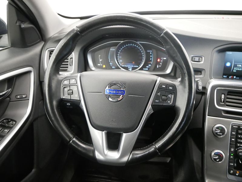Volvo V60 - fotka 17 z 27