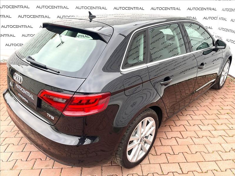 Audi A3 1,4 TFSI  S-line 90kw, Navi , - fotka 9 z 24