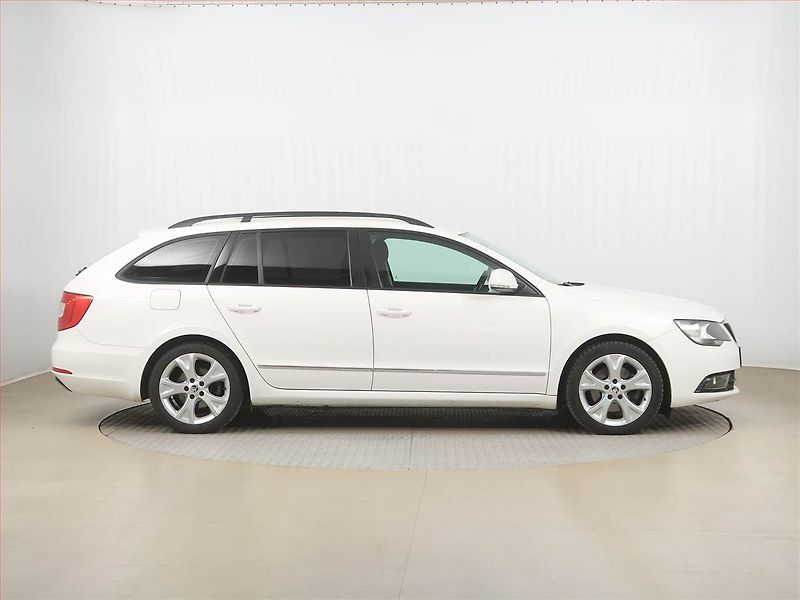 Škoda Superb (2014) 1.6 TDI, Tempomat - fotka 6 z 14