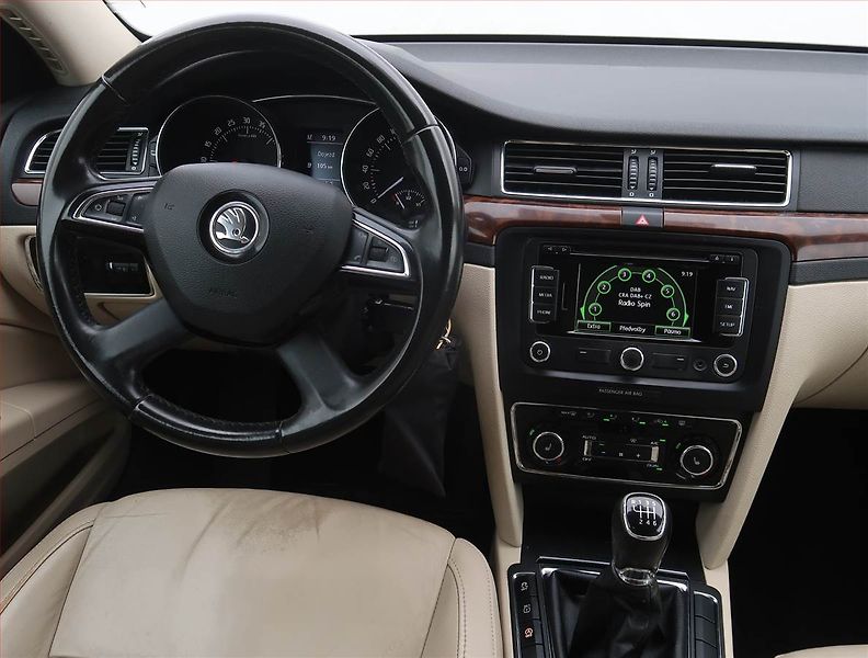 Škoda Superb (2013) Elegance 2.0 TDI, Navi - fotka 7 z 25