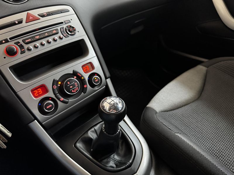 Peugeot 308 (2011) 1.6i 88 KW - CZ -  - fotka 13 z 21