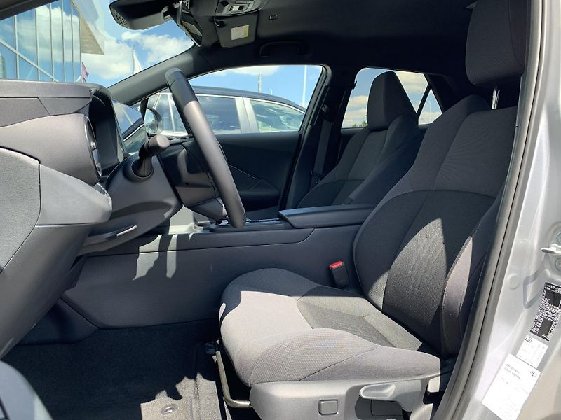 Toyota C-HR STYLE 1,8 HYBRID 90kW - fotka 19 z 32