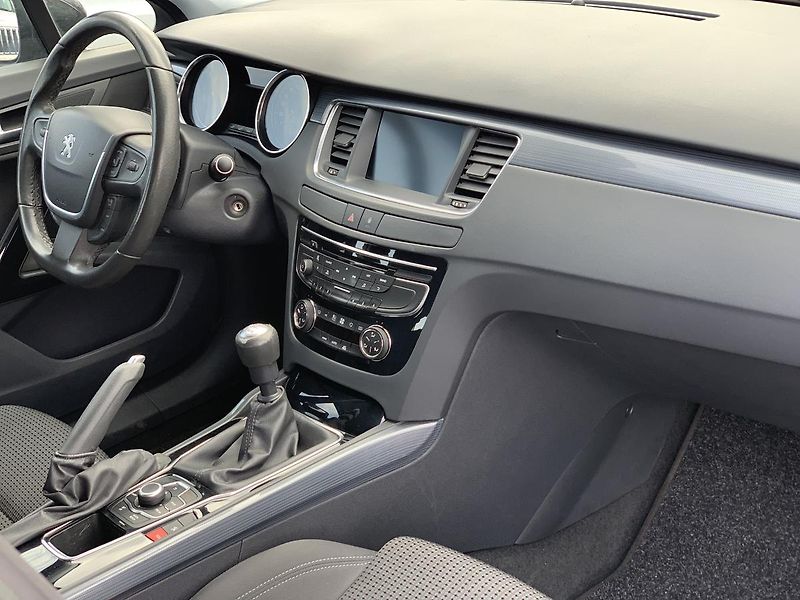 Peugeot 508 SW 2.0HDi PANORAMA NAVI KLIMA - fotka 40 z 45