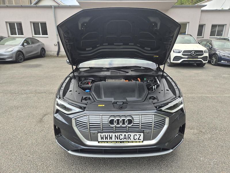 Audi e-tron 50 QUATTRO 230kw 20ALU SOH100% - fotka 18 z 44