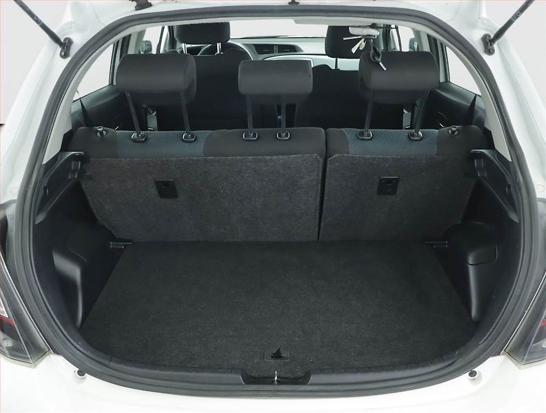 Toyota Yaris (2012) 1.5 Hybrid, Automat, Navi - fotka 14 z 17