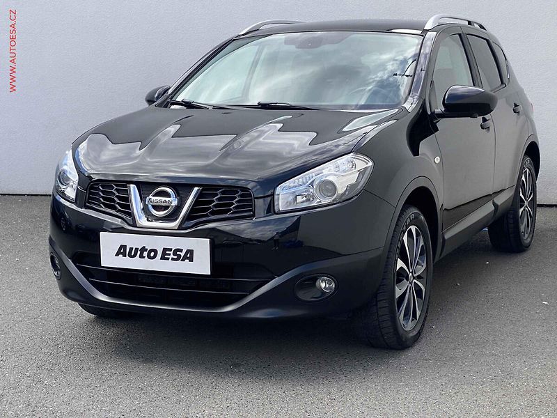 Nissan Qashqai (2012) 2.0, N-Connecta, panor - fotka 3 z 17