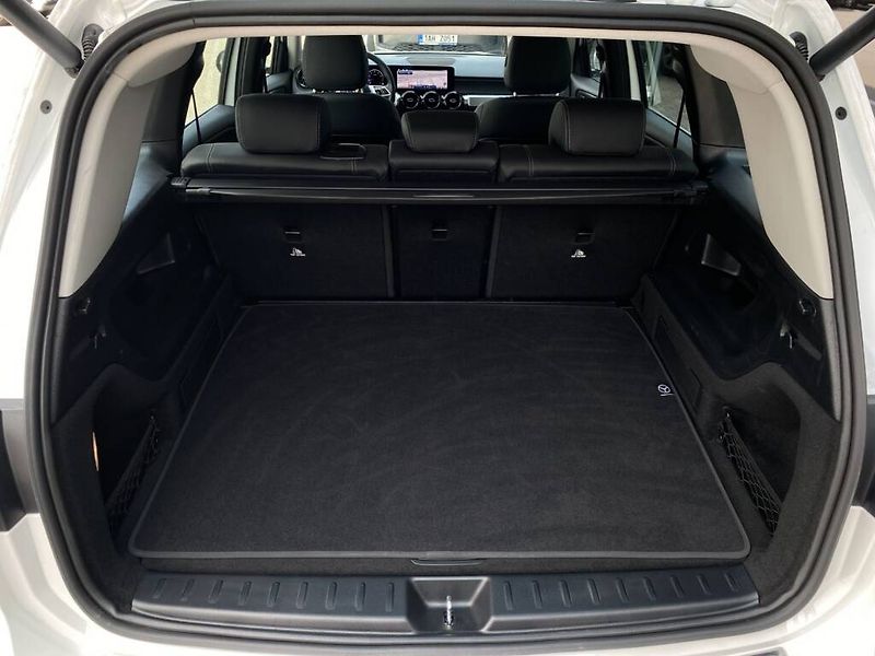 Mercedes-Benz GLB (2025) 220 4MATIC - fotka 25 z 27