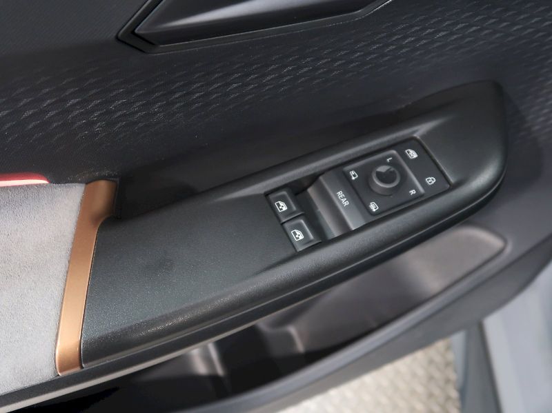 Cupra Born (2023) ELECTRIC 150KW / 62kWh ALU18 - fotka 12 z 35