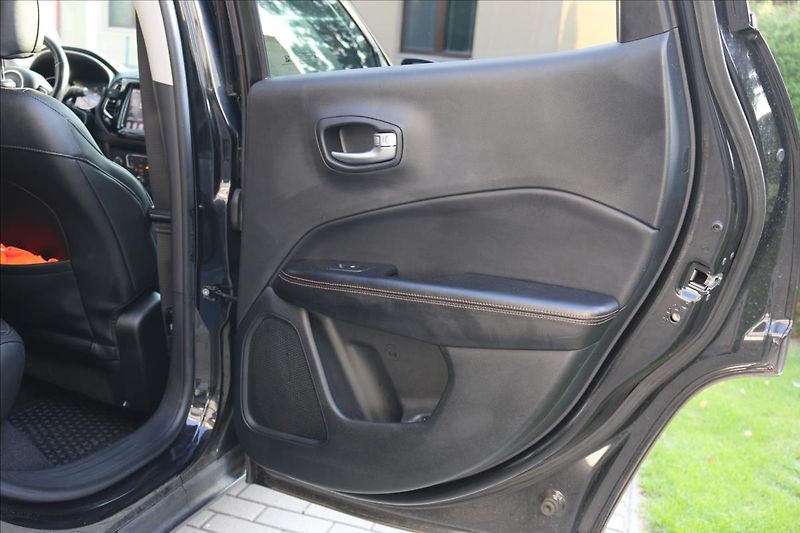 Jeep Compass 1,3 110 kW , ČR - fotka 37 z 47