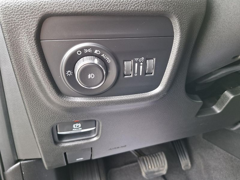 Jeep Grand Cherokee (2021) 3,6L 4x4 LIMITED L, REZERVACE - fotka 31 z 46