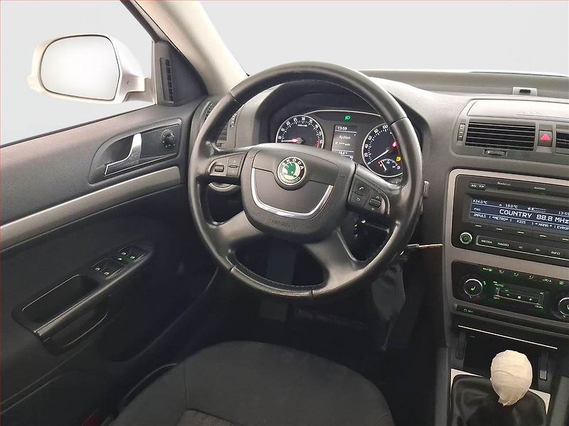 Škoda Octavia (2011) Elegance 1.6 TDI, Serv.kniha - fotka 7 z 19