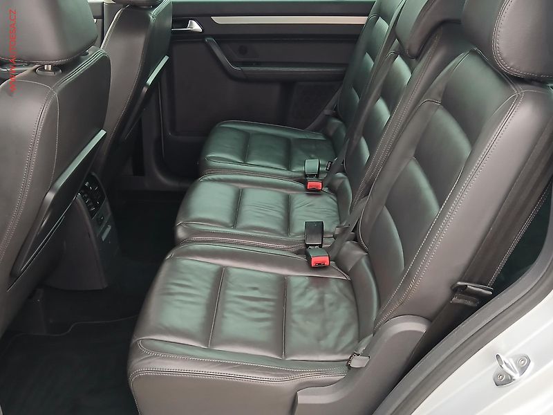 Volkswagen Touran (2007) 1.4 TSi, Highline, DSG - fotka 10 z 19