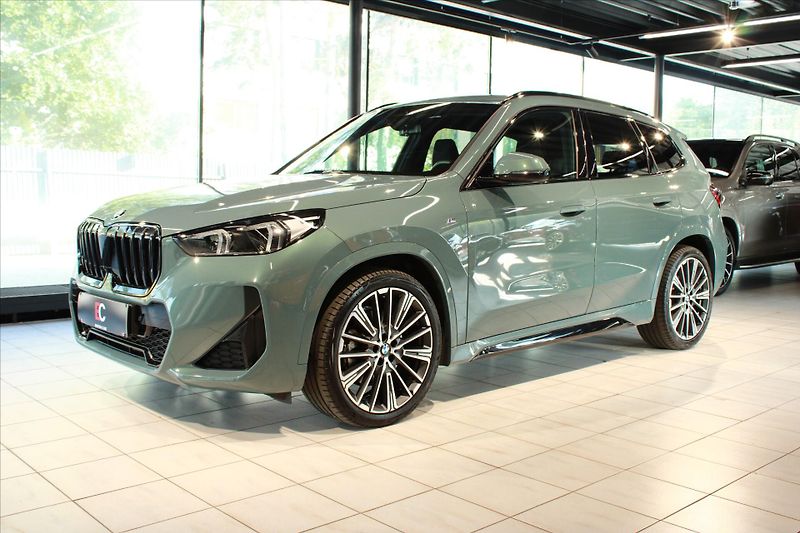 BMW X1 xDrive23d M Sport Individual - fotka 3 z 36