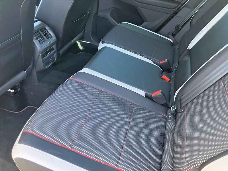 Volkswagen Tiguan 2,0 URBAN SPORT,4MOTION,TAŽNÉ - fotka 12 z 27