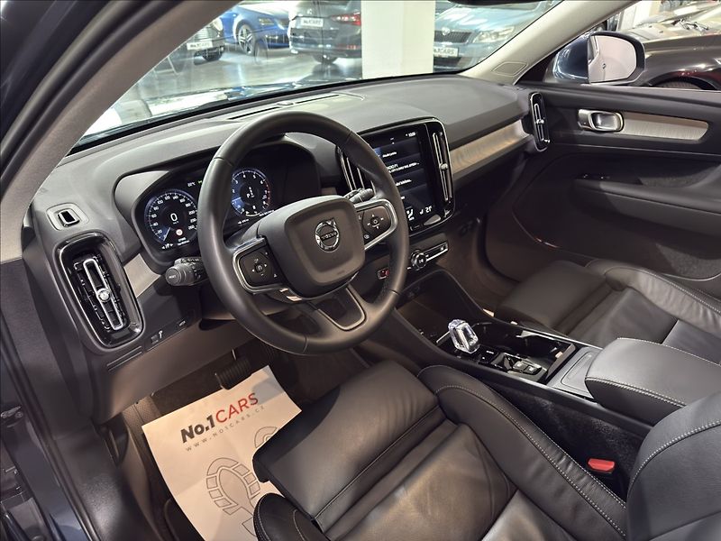 Volvo XC40 2,0   B4 AWD MOMENTUM DPH - fotka 8 z 35