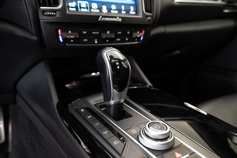 Maserati Levante 360/Pano/Vyhřívaná/Ventilovaná - fotka 14 z 25