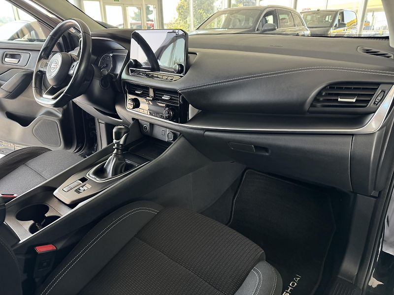 Nissan Qashqai 1,3DIG-T 140*Distronic*360kam - fotka 12 z 33