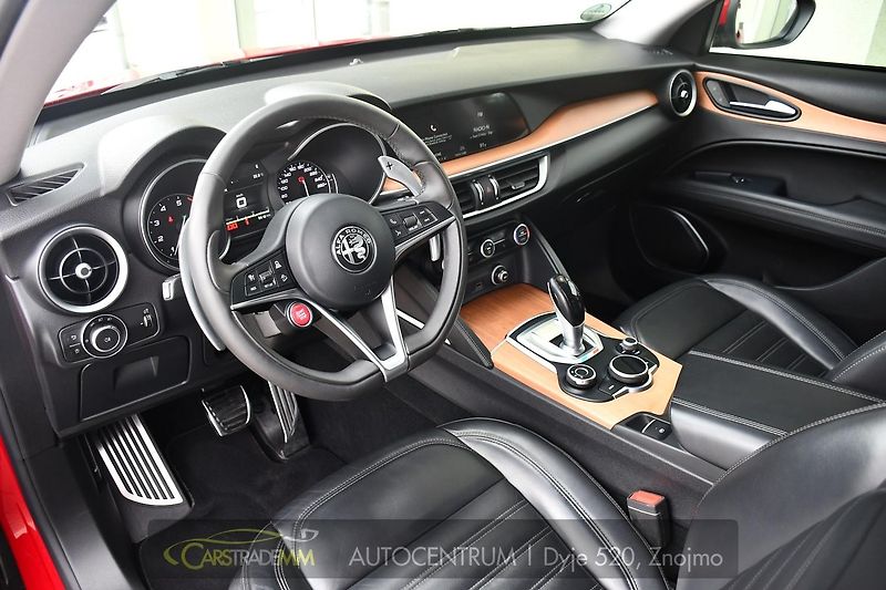 Alfa Romeo Stelvio 2.0 Q4 VELOCE - fotka 9 z 52