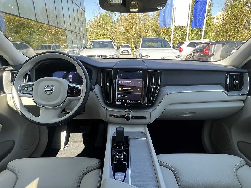 Volvo XC60 B5 AWD PLUS, ACC, LIGHT PAKET - fotka 17 z 22