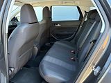 Peugeot 308 (2018) Allure 1.6 BlueHDi EAT6 - náhled 36
