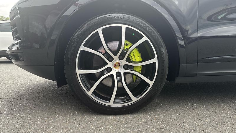 Porsche Cayenne E-HYBRID - fotka 8 z 24