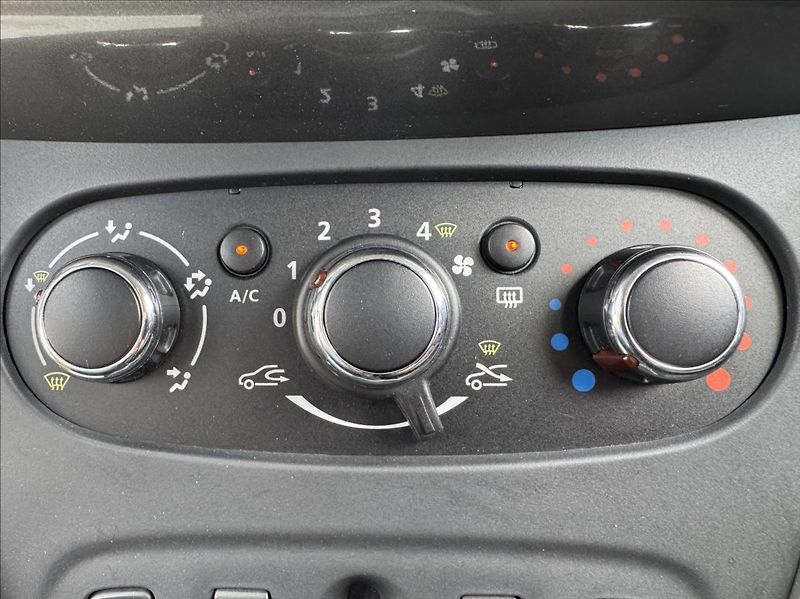 Dacia Logan 1,2 i 16V MCV KLIMA 1.maj ČR - fotka 40 z 50