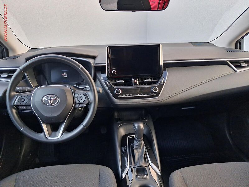 Toyota Corolla (2022) 1.5 i, 2.maj,ČR, Comfort, AT - fotka 8 z 16